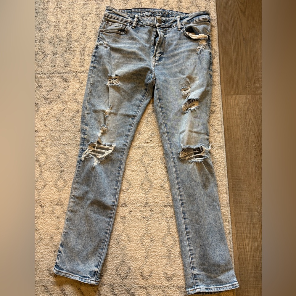 American Eagle Outfitters Light Wash Ripped Jeans